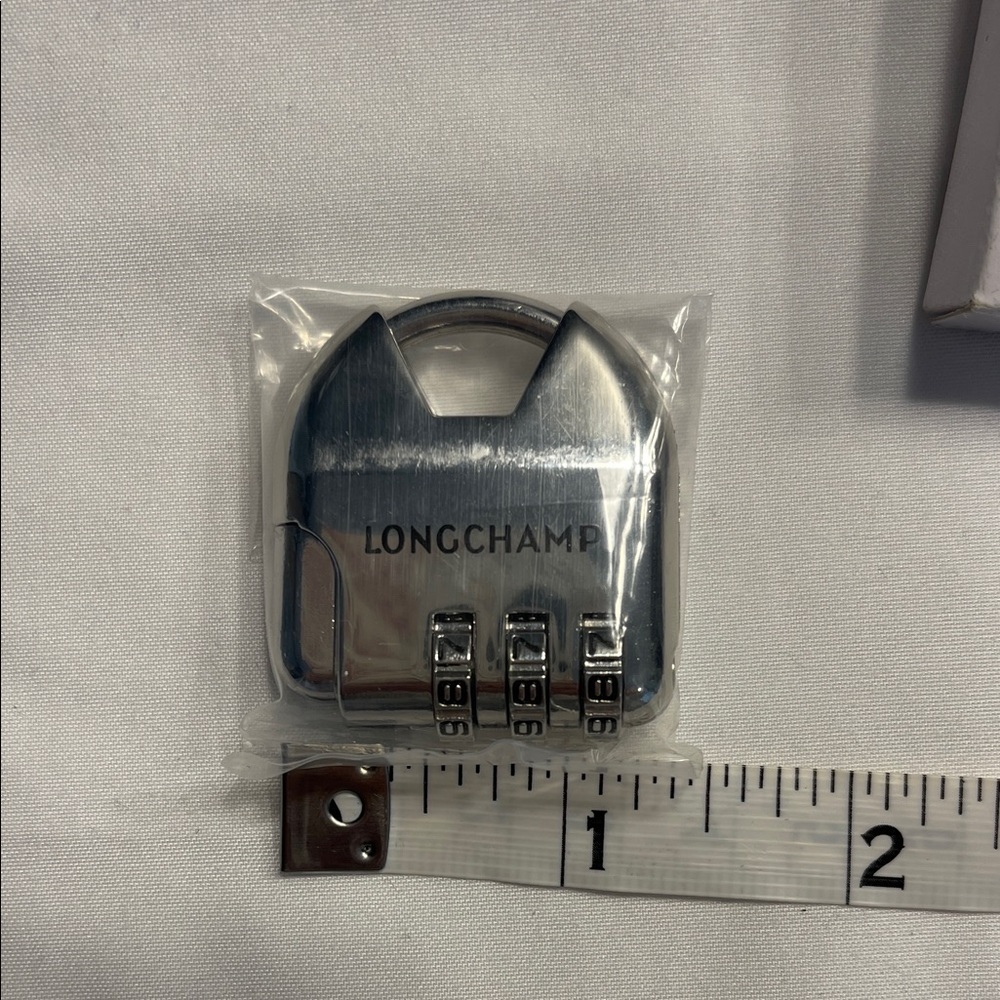 Longchamp Metallic Silver-Tone Luggage Padlock NEW - Picture 4 of 4